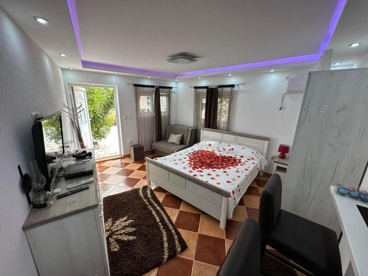 Sunshine Apartment With Private Pool And Parking Котор Екстер'єр фото