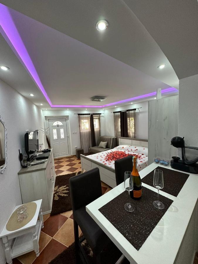 Sunshine Apartment With Private Pool And Parking Котор Екстер'єр фото